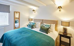 Host & Stay - Waterlily Cottage